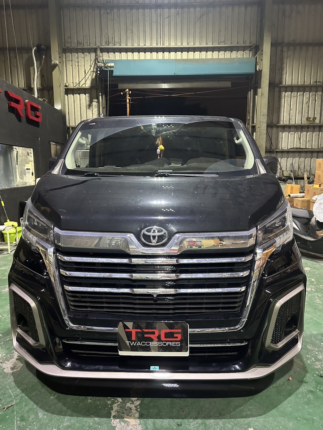 Apollo Bodykit for Toyota Majesty (COLOR)